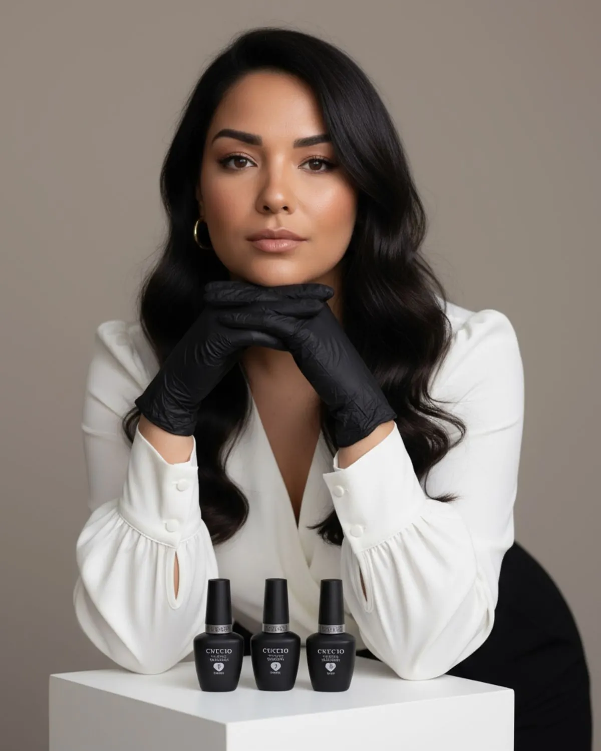 Retrato profissional com produtos em composição editorial